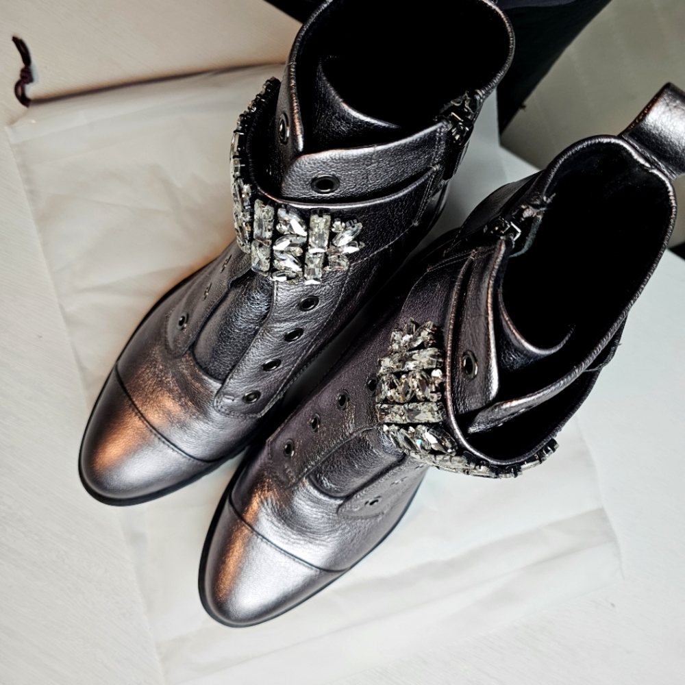 KARL LAGERFELD Women's Pippa Combat Boot SZ WOMENS 9 NWOT